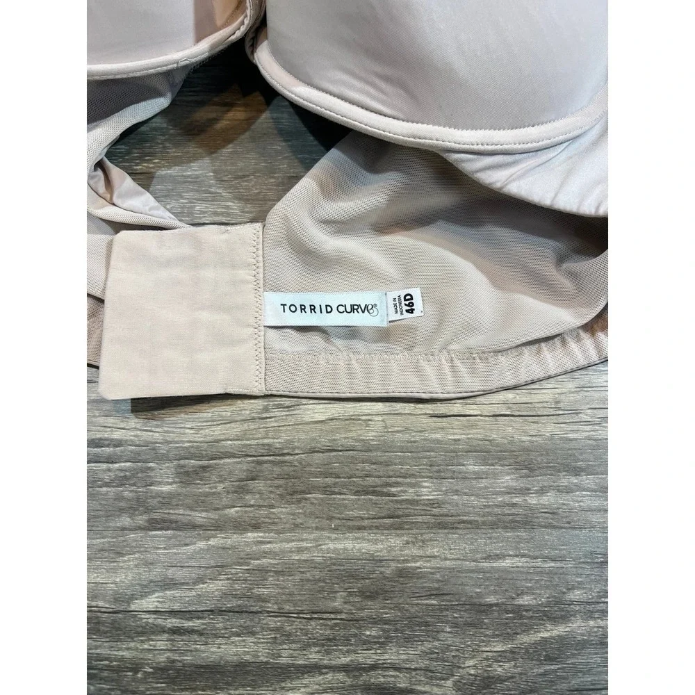 Torrid‎ 46D Neutral Underwire Plus Size Tshirt Bra